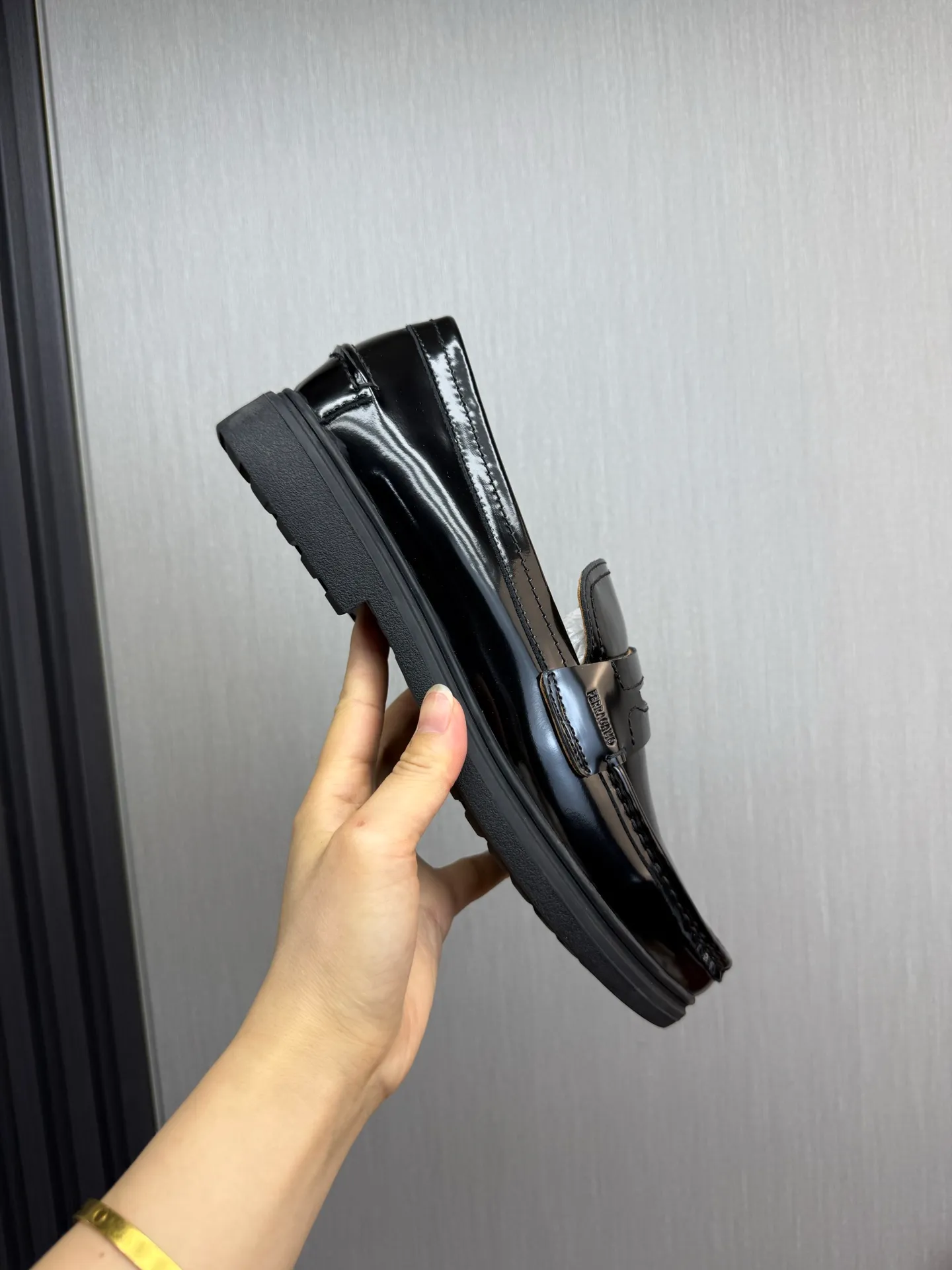 Men's shoes 💰800💰 Ferragamo. [Ferragamo] Men's Loaf leather shoes, the latest hot style, 1:1 original purchase quality, top quality, imported open-edge beaded cowhide leather on the upper, hand-made three-dimensional stitching highlights the round toe design, the inner feet are made of imported cowhide, with original wear-resistant rubber outsole, matching code 39-44, (38, 45 custom-made, non-refundable)